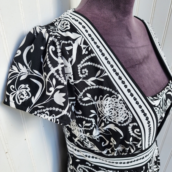 Ann Taylor LOFT Shift Dress Floral Cap Sleeve Empire Waist Black White Stretch 6 - Picture 4 of 16